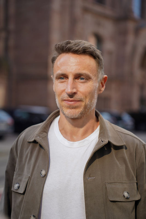 Timo nach seiner Haartransplantation bei O.C. Hairclinic, Foto-Session