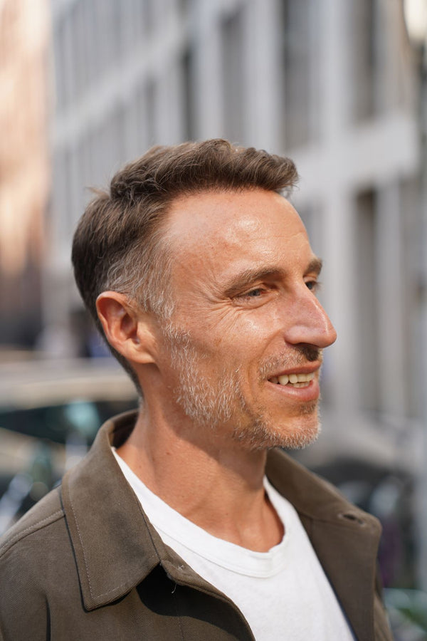 Timo nach seiner Haartransplantation bei O.C. Hairclinic, Foto-Session